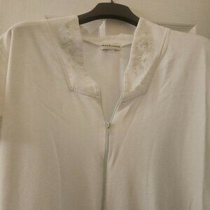 Miss Elaine white robe green floral embroidery pockets zip up L